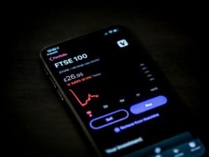 LessInvest: A Guide to Smart, Minimal Investment Strategies